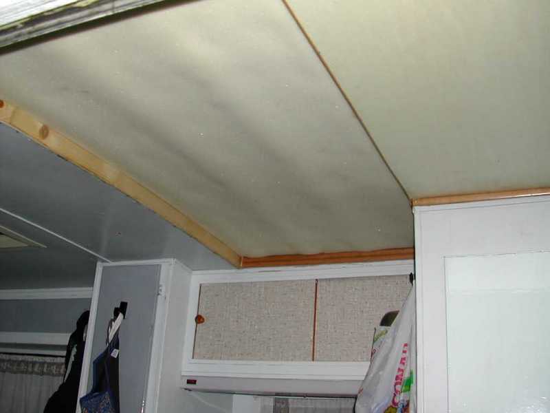 il tetto con alcune cornicette