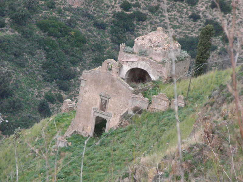 una chiesetta abbandonata